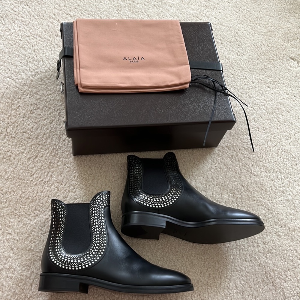 Alaia cutout trim chelsea boot - Picture 11 of 11